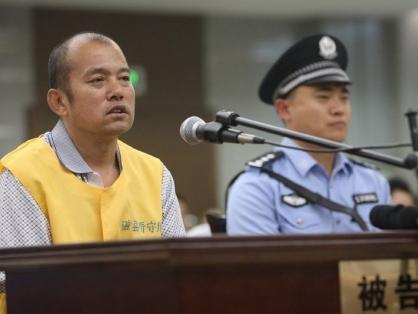 河北邯郸法庭，罪犯王书金当庭站起来质问法官，说：我明明杀了4个女人，为什么你们却