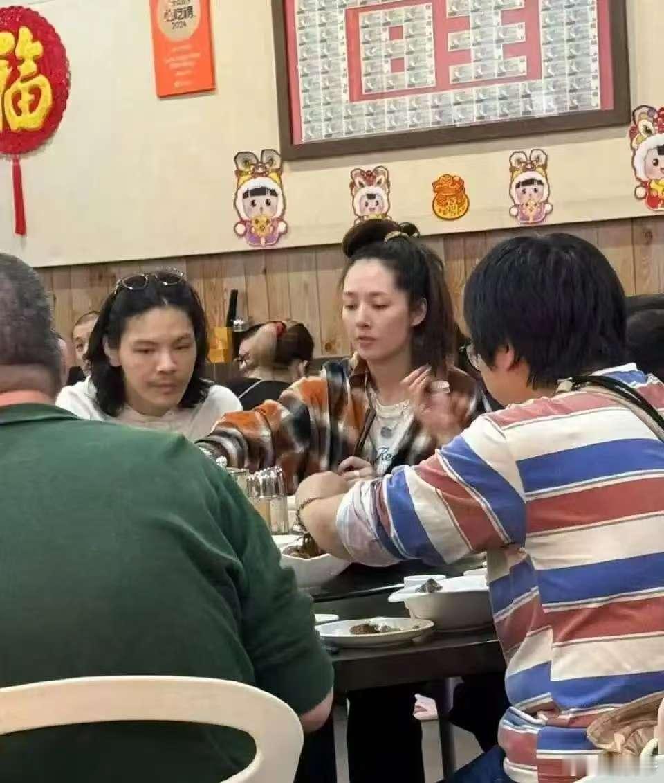 郭碧婷素颜吃饭被偶遇！​​​