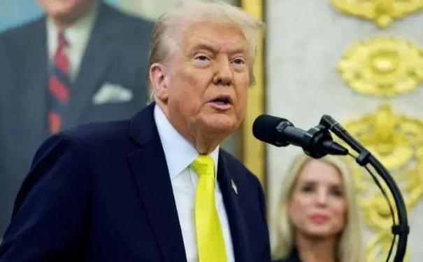 美债可怕吗？美国政府怕什么？美国怕的不是中国持有多少美债？美国政府怕的是美国人持