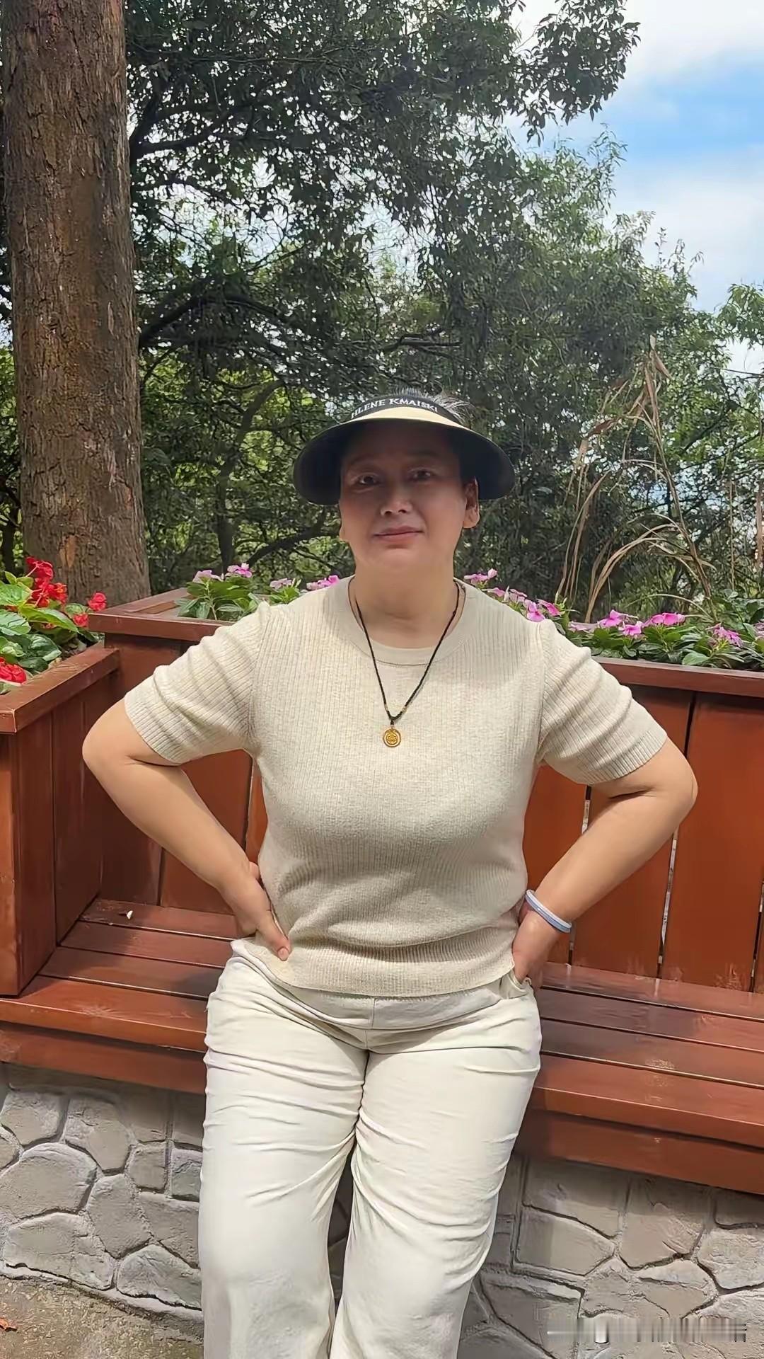 中年女人千万不要随便去爱不管爱谁都是一个劫难爱吧怕痛放下吧又舍不得取舍