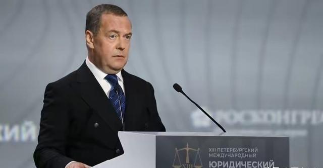 芬兰这个国家挺有意思的，以前害怕俄罗斯入侵，所以，芬兰拼命想加入北约，结果，芬兰