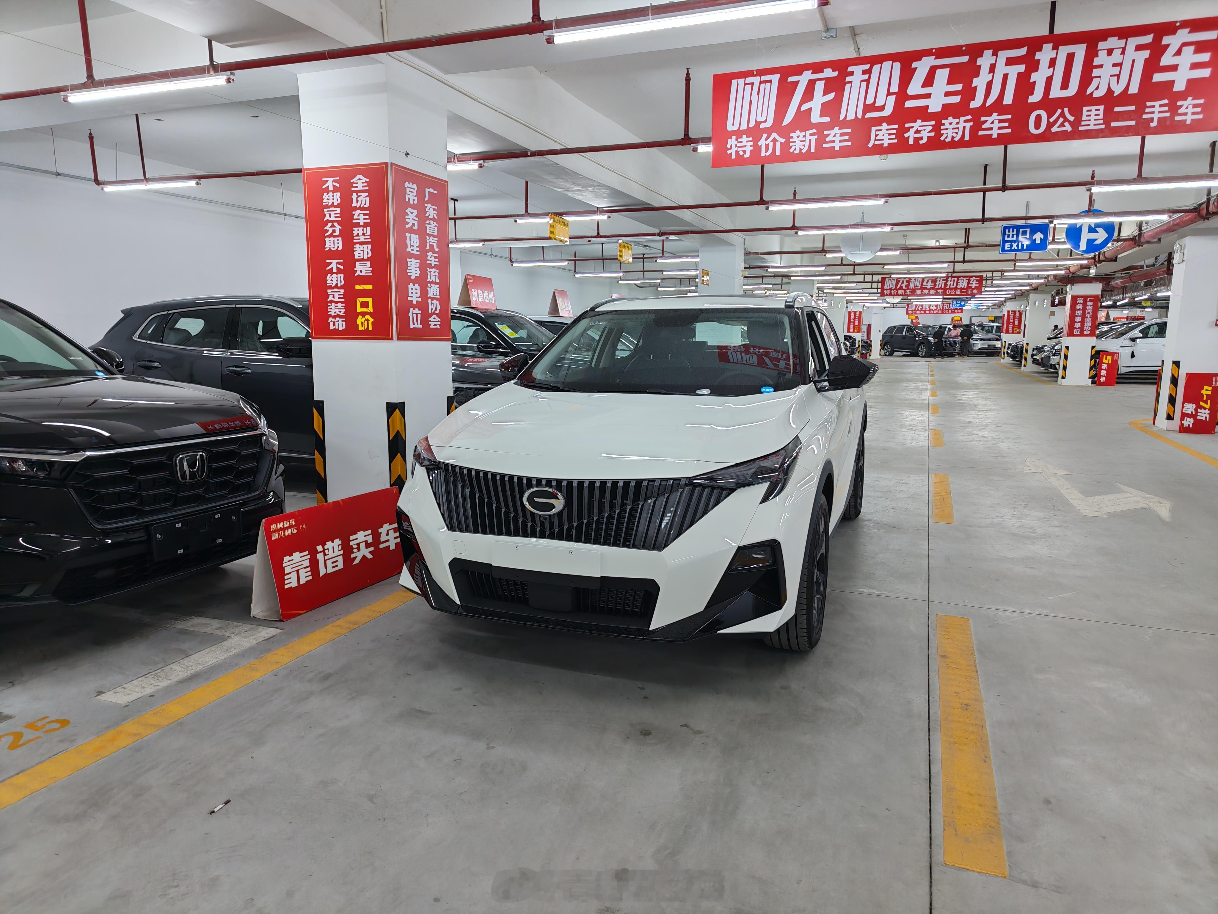 都说不允许零公里二手车，但见到一大批新车状态的二手车或库存车，还是很震撼反正比直