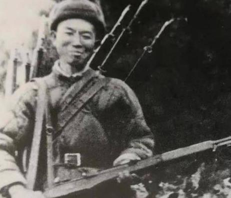 1953年，美军神枪手在一次射击中成功击中一名志愿军战士，20多分钟后，志愿军战