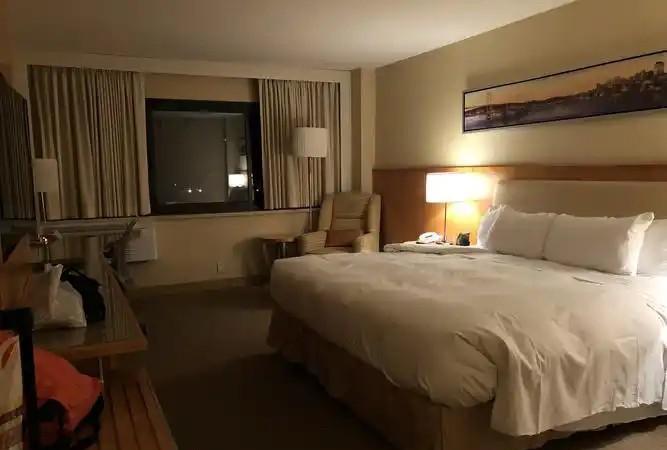 陕西西安，男子花850元在网上找了一名女子进行非法交易，期间，又花300元让对方