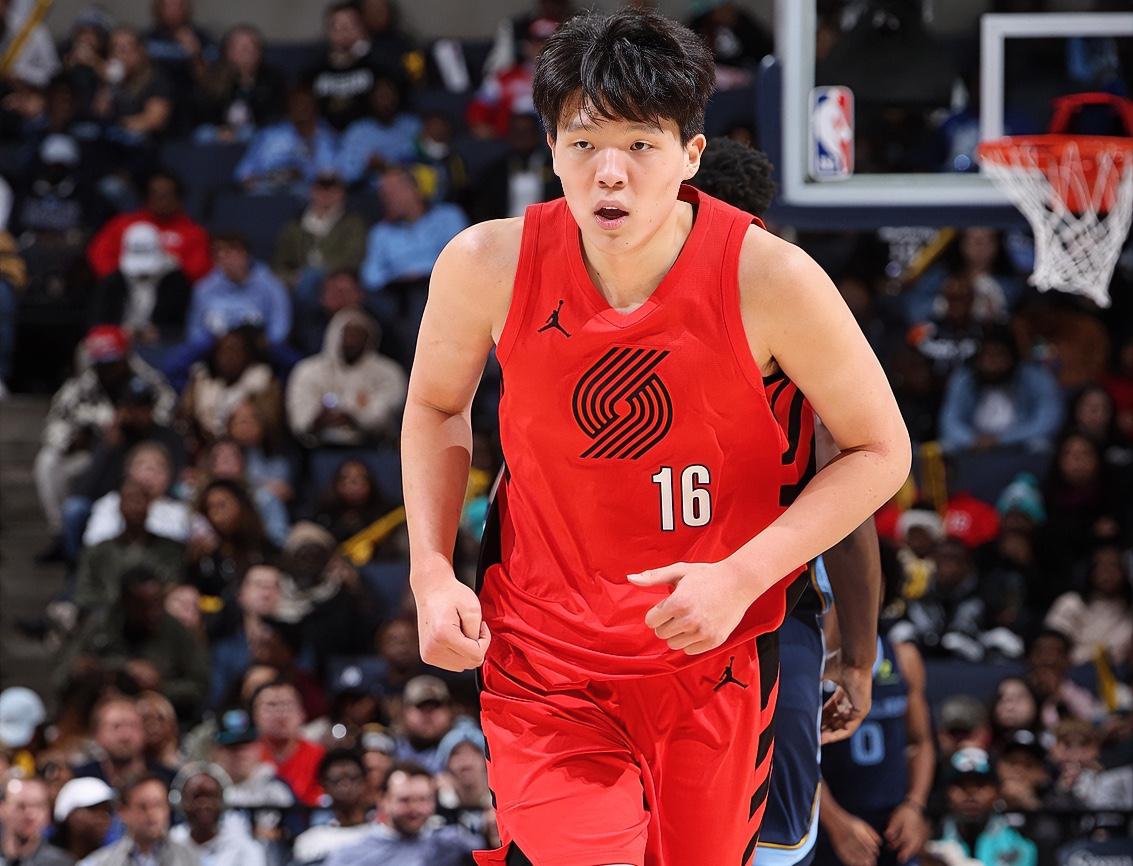 崔永熙：小杨，开拓者媒体人说你不出3年就会被踢出NBA，不值得被吹棒，你怎么看？