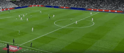 戏耍皇马后防，连晃库尔图瓦两次，直接给干自闭了！裤袜也有被教做人的一天，门将出