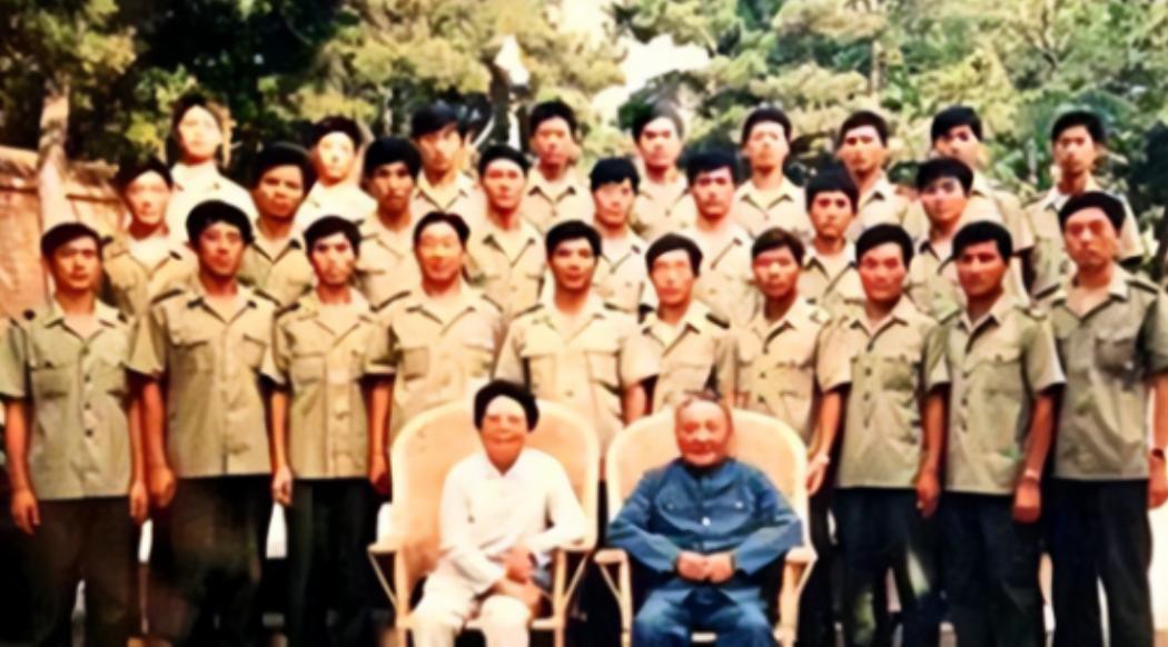 🌞1996年，曾任邓小平警卫员的马林准备结婚，双方家长见面商量婚事，不料岳