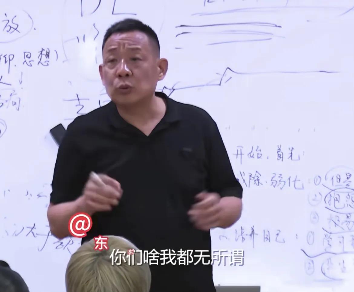 胖东来这波操作真让人看不懂了。郑州店招人，说是要给zxf面，让人人平等。可招普通