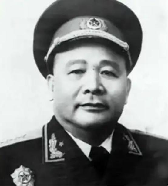 1955年授衔，十大大将排第二的，是一个15年没上过战场的人。粟裕第一，没人有意