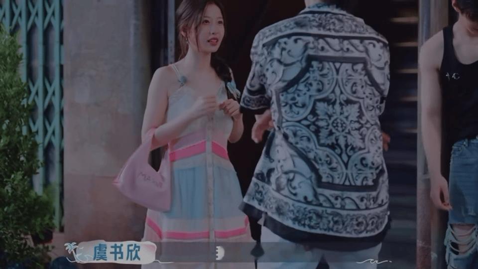 满脑子都是虞书欣买聊劳看双轨团综被虞书欣的买聊劳成功洗脑，本来只是突发奇想的整