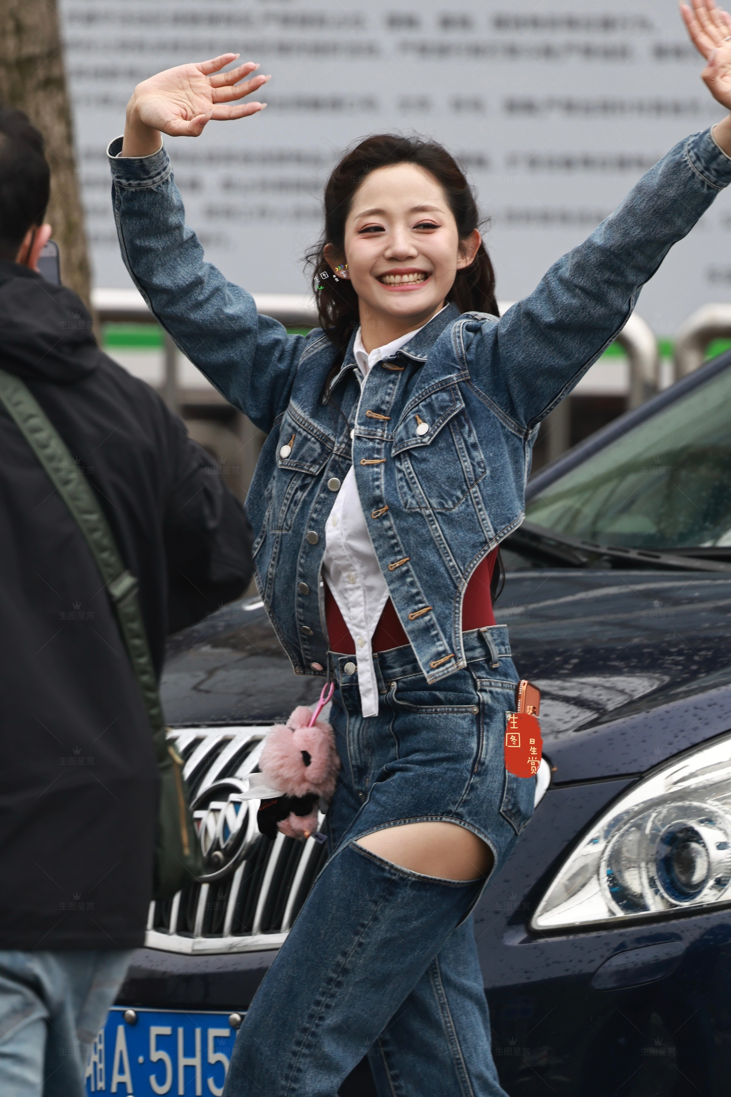 牛仔套装的万千惠，今天是奔跑的姐姐💙万千惠今日乘风2026浪姐上班