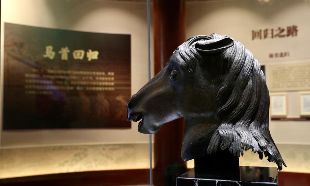 2019年，圆明园丢失的“马首”铜像在赌王捐赠下回归祖国，万万没想到的是，专家在