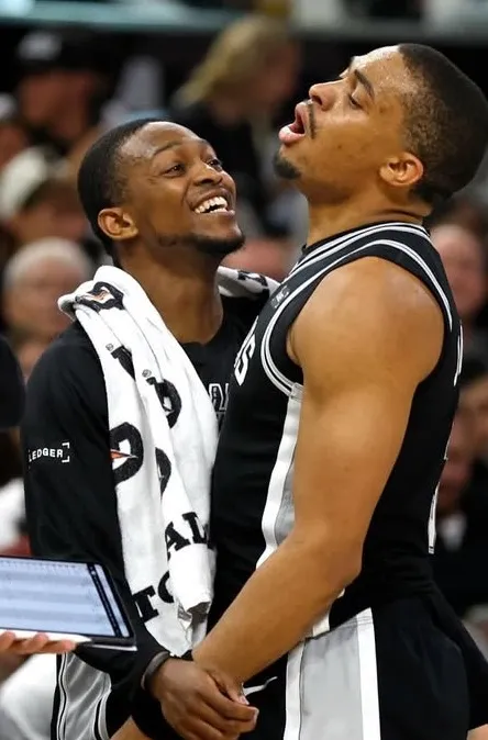 看了将近一整赛季的马刺福克斯，季后赛的作用会有多大呢？正像之前了解狐狸打法的