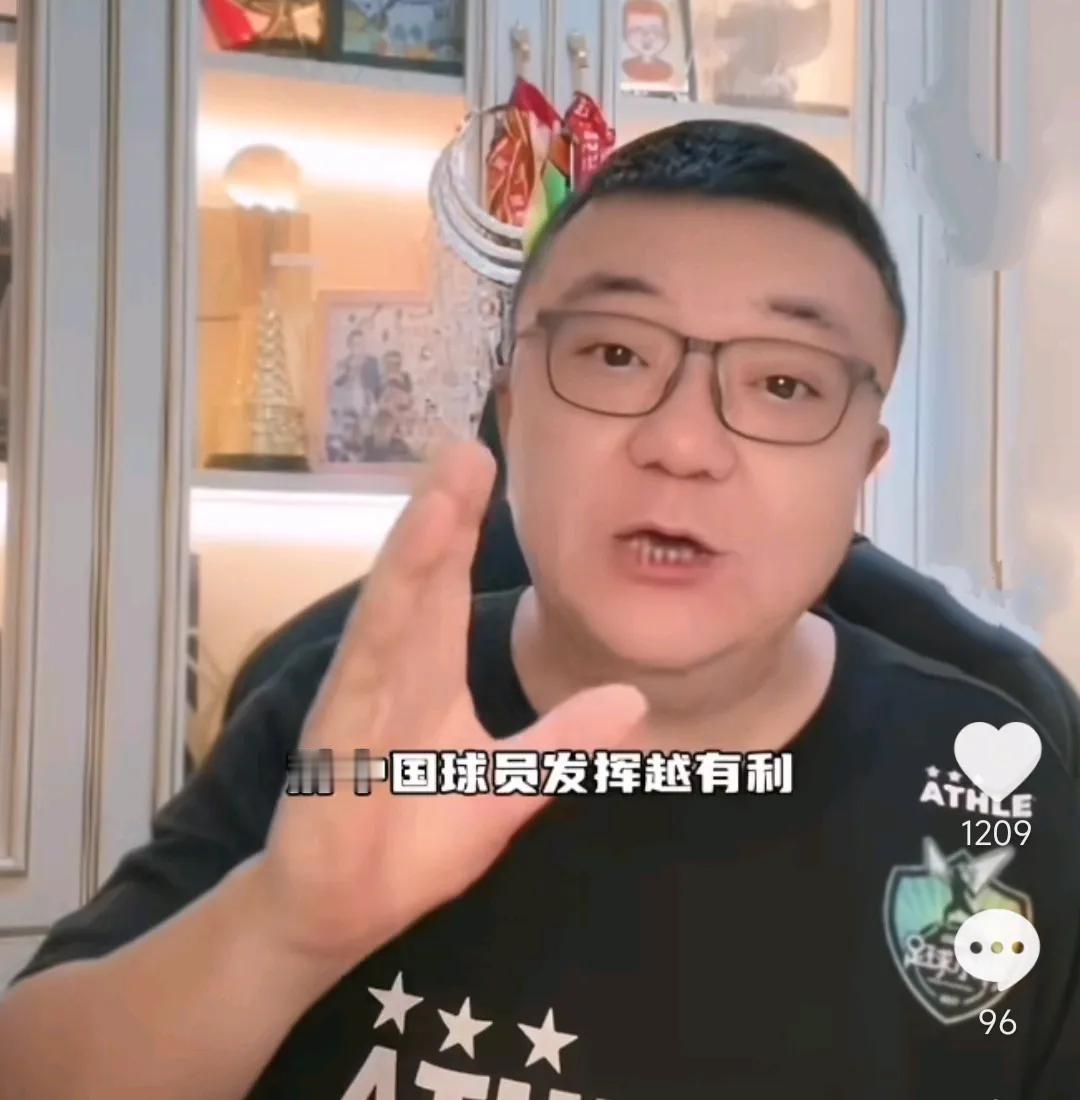 董路在直播间透露，国少输给朝鲜其实就是没上主力。他表示，球迷很多都太看重热身赛
