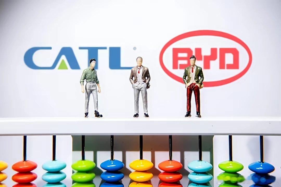 造车的比不上造电池的，2025年宁德时代狂赚约720亿，着实让人眼馋，其优势无人