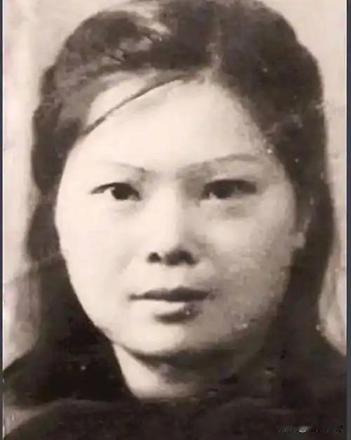 1942年5月27日，63岁的陈独秀于四川病逝后，给34岁的妻子