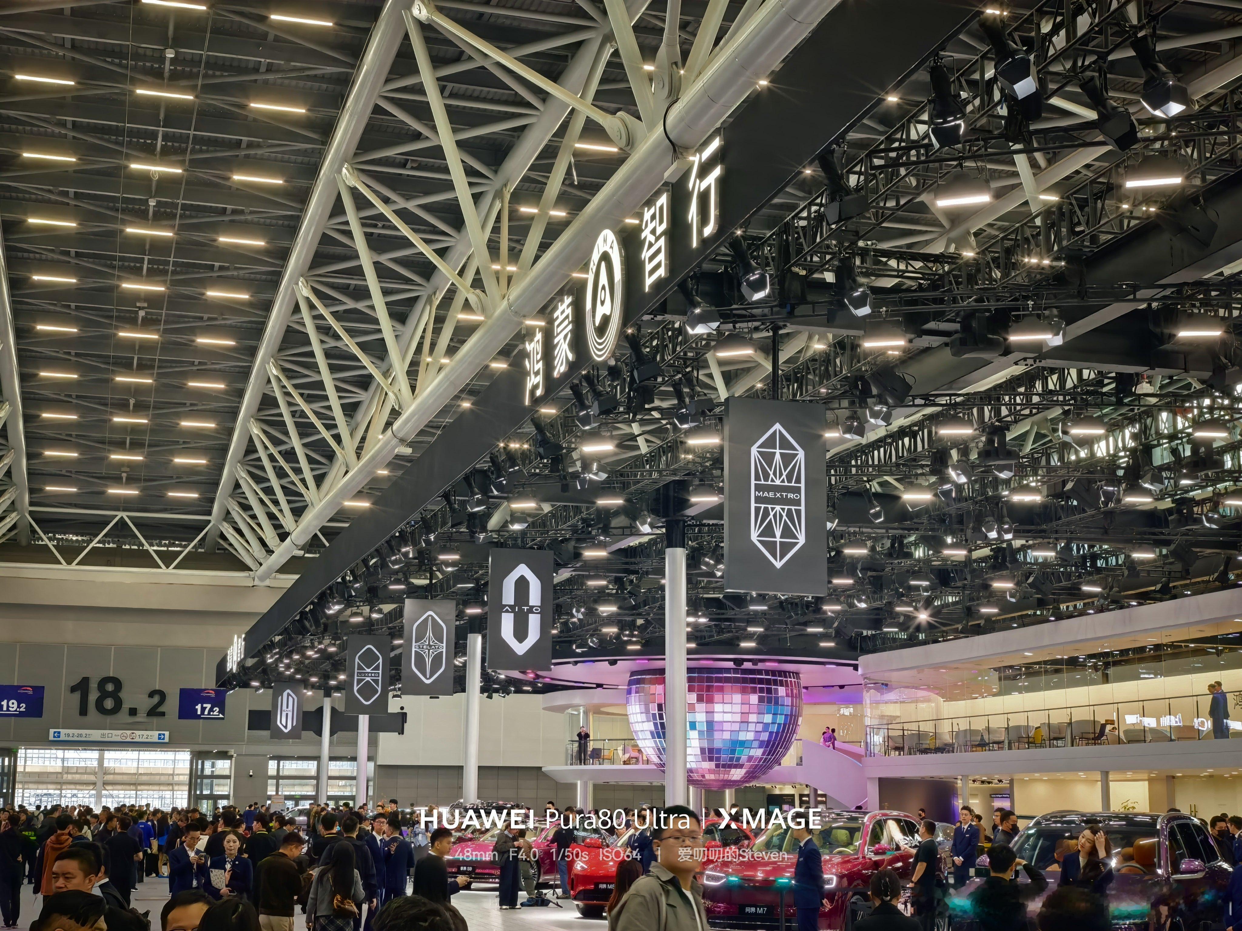 今天有些广州本地的朋友去了车展，回来以后问我为什么有鸿蒙智行还分别有5个界的展台