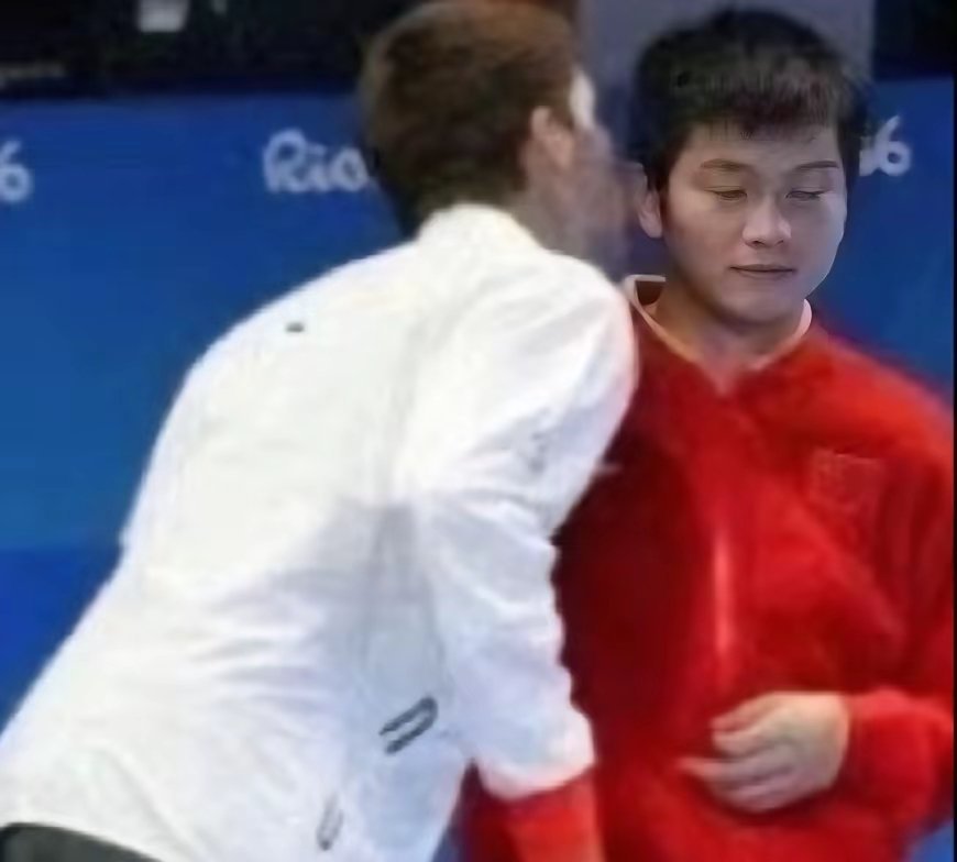 在德国对小胖最照顾的队长弗朗西斯卡这是涨球了吧，能够从世界排名第一的大头手里拿下