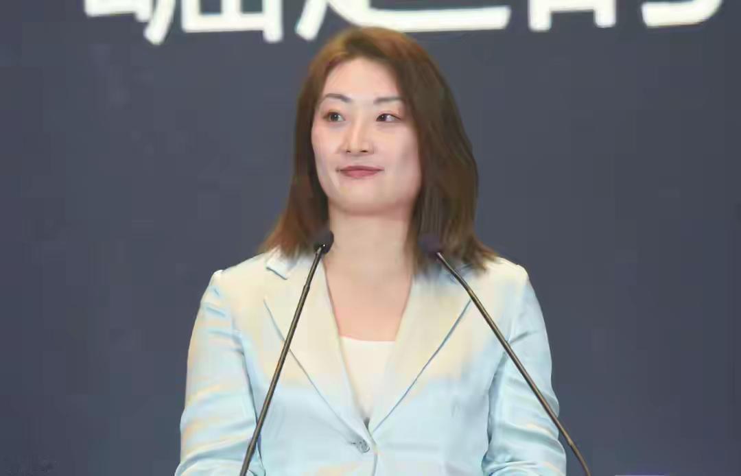 宗馥莉这摊子事，真别毁了咱喝大的娃哈哈！国庆最后两天，宗馥莉又被传和30多管理