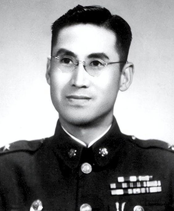 1948年深夜，毛人凤带特务突袭郭汝瑰家，想找“通共”证据。一进门全傻眼