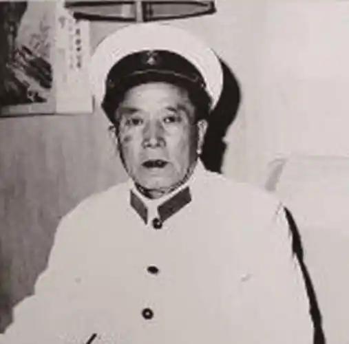 1967年春，在昆明开往红河州的火车上，云南省公安厅下放干部曹显政刚刚抽完一支烟