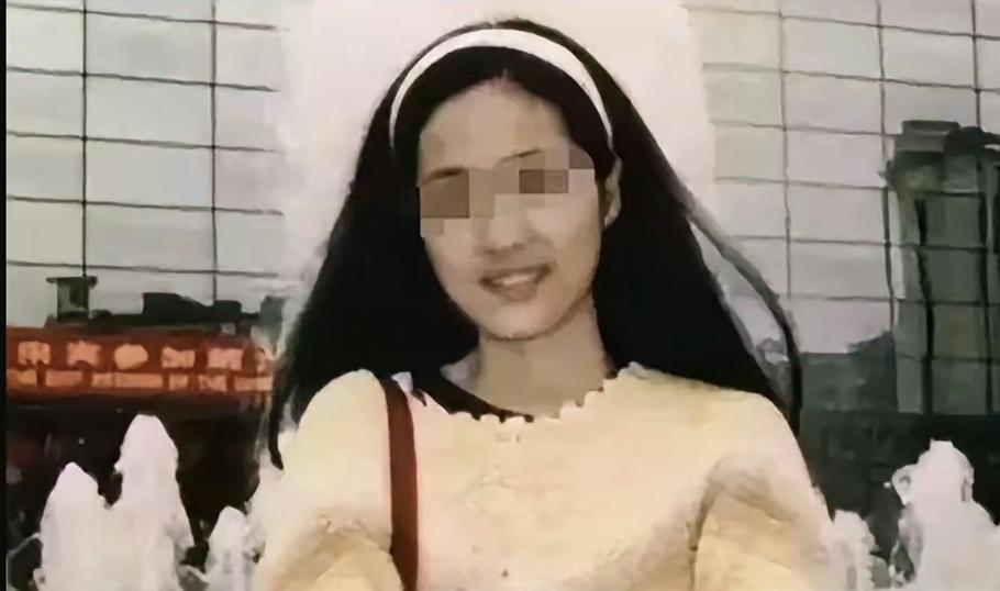 为了爱情搭上性命到底值不值？女孩左雪梅自幼被左家收养，之后遭到养父的毒手。她