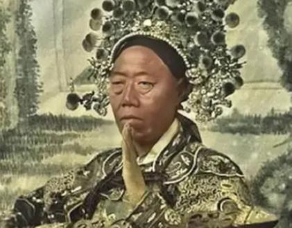 1966年北京发现李莲英之墓，报废3把铁锤才打开，不料棺材内的景象却让在场专家倒