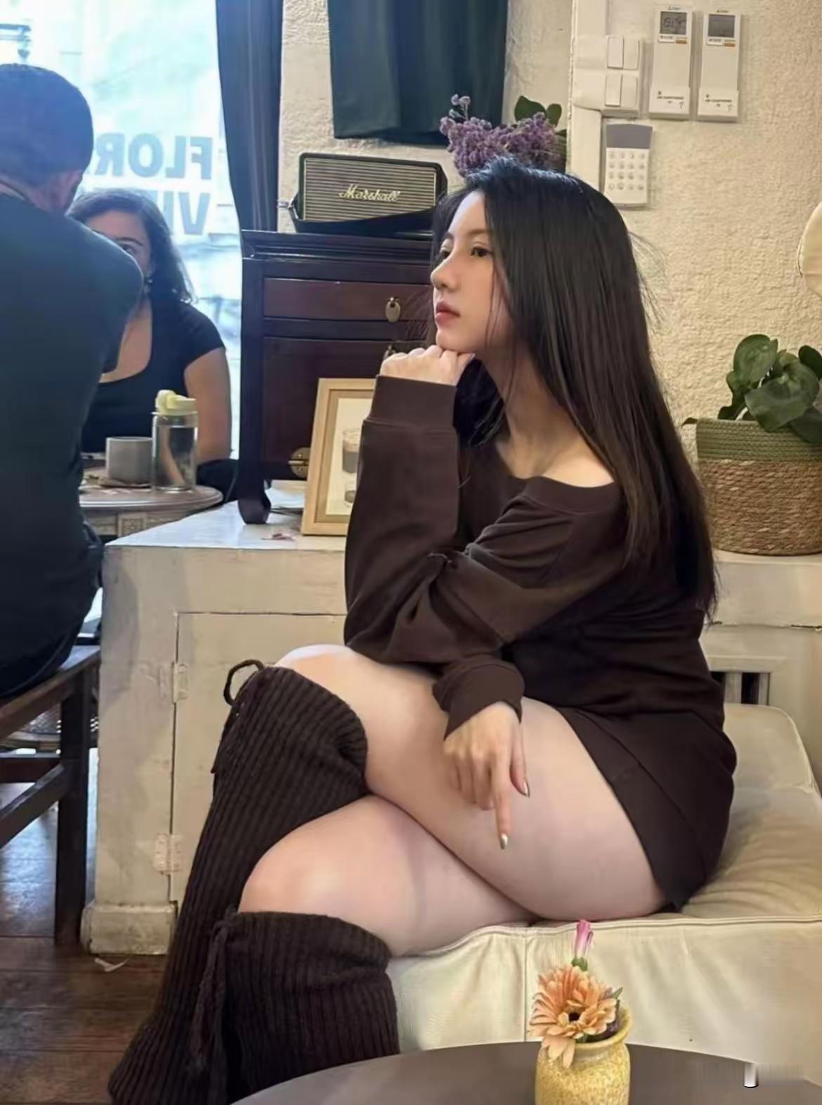 有人说，这个美女腿好粗哇，感觉就是那种梨形腿。