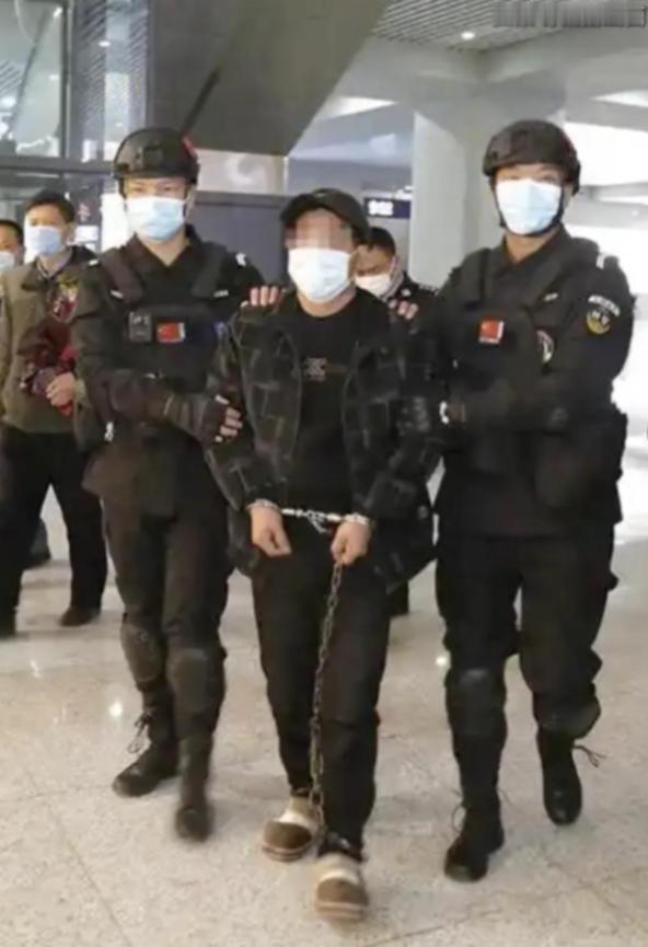 云南，一男子因为贪图亲嫂子的美貌，竟然趁嫂子午睡的时候进入房间欺负了她，事后，男