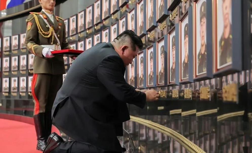 朝鲜举行国家授勋仪式，为海外作战指战员代表及烈士授勋，万万没想到，朝鲜会把牺牲烈