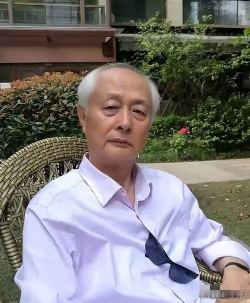 2002年作曲家赵季平的夫人去世后，第二年在朋友的介绍下，赵季平与成都新都川剧团