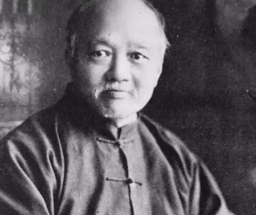1945年，大批汪伪汉奸被抓进军统看守所，唯独缪斌待遇特殊，独占所长办公室，酒楼