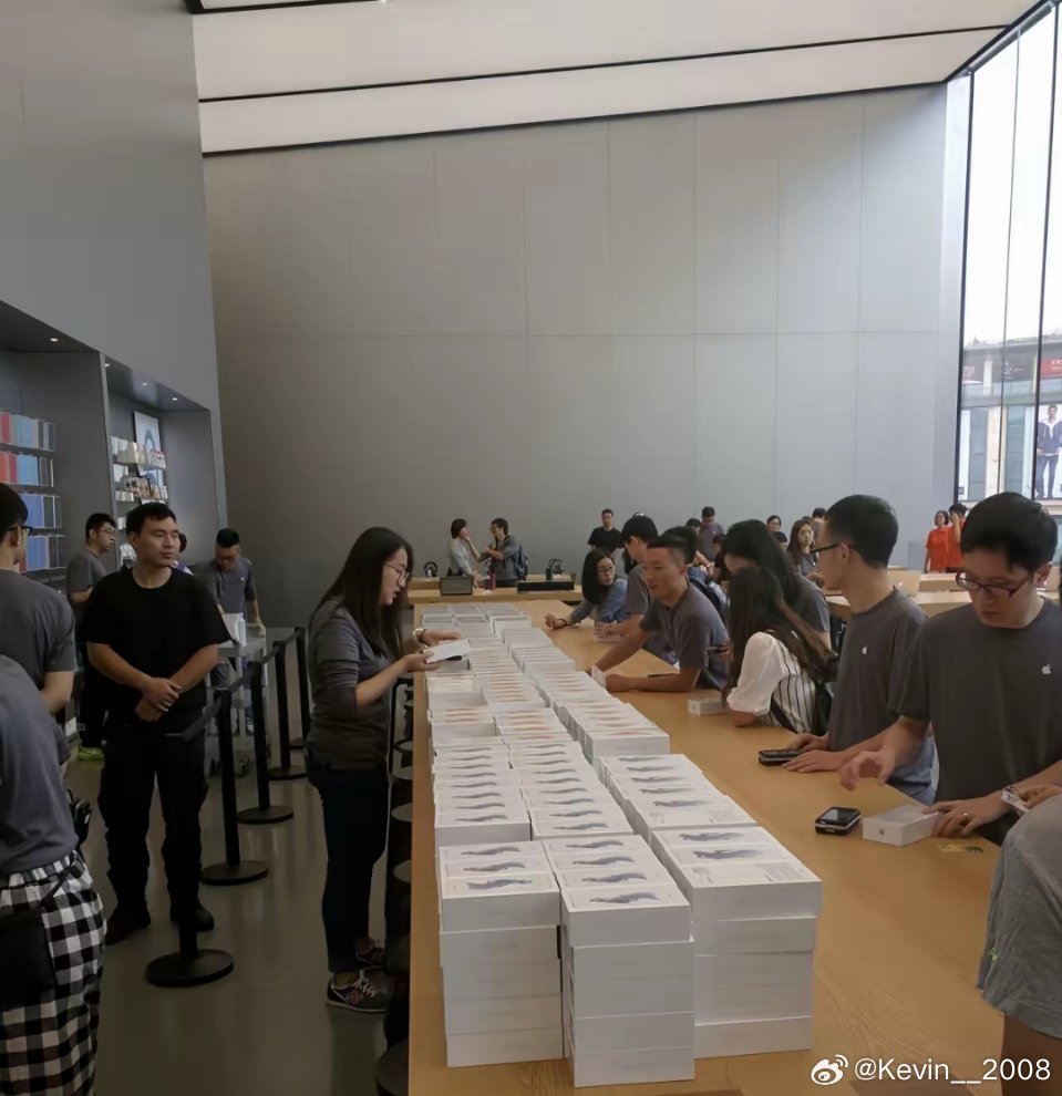 十年前，AppleStore竟然是这样卖iPhone的​​​