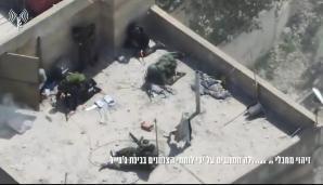 黎巴嫩真主党6人战斗小组，就隐藏在街巷露台上，准备居高临下，直接开火伏击以军巡逻