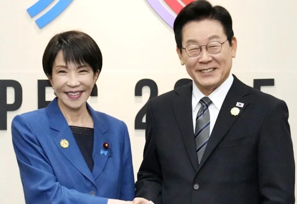 李在明落地日本，没军礼、没红毯，却带上了第一夫人金惠景。这不是国事访问，却比国事