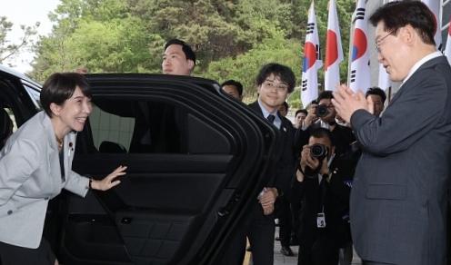 高市早苗媚性不改日本民众尴尬不止[烟花]5月19日，日本首相高市早苗回访韩国