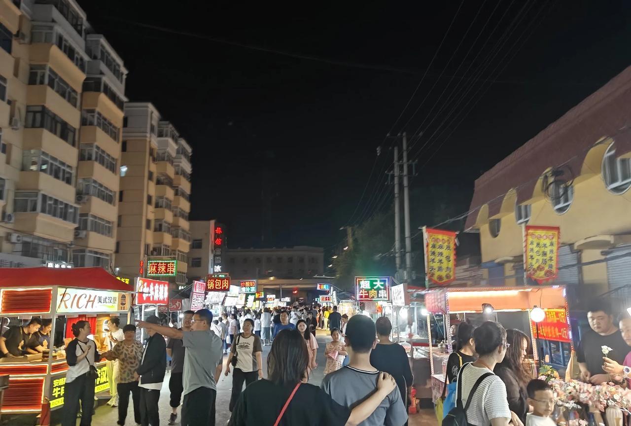 醒了一天酒，早上豆腐脑，中午三碗羊汤，晚上康师傅方便面。基本上躺了一天，一天也没
