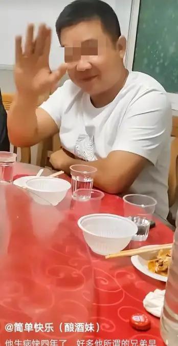 近日，河南商丘icon，一名女子去参加丈夫的同学聚会。女子到了饭店想把账结了，刚