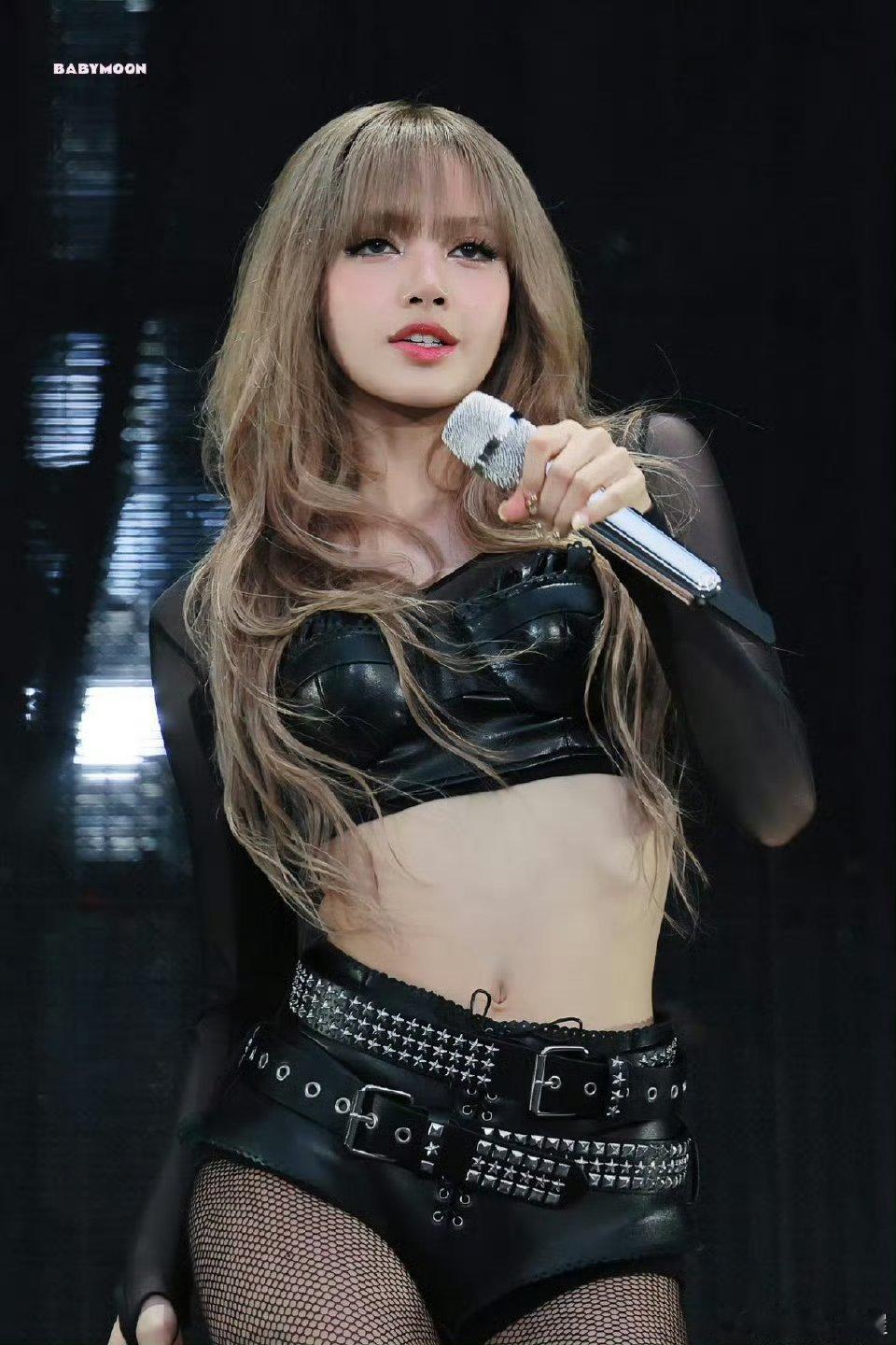Lisa和三公子都好几年了吧？看来这次的恋情真的很靠谱欸LV三公子韩国逛街​