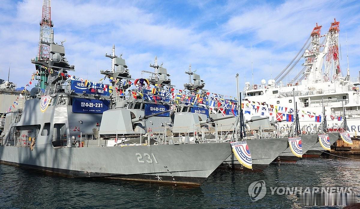 韩国海军昨天接收4艘PKMR型第二批次火箭巡逻艇。第二次延坪海战中，韩军的虎头海