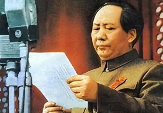 1950年，中央政府决定收回东交民巷，但以美英为首的列强对此却置若罔闻，毛主席不