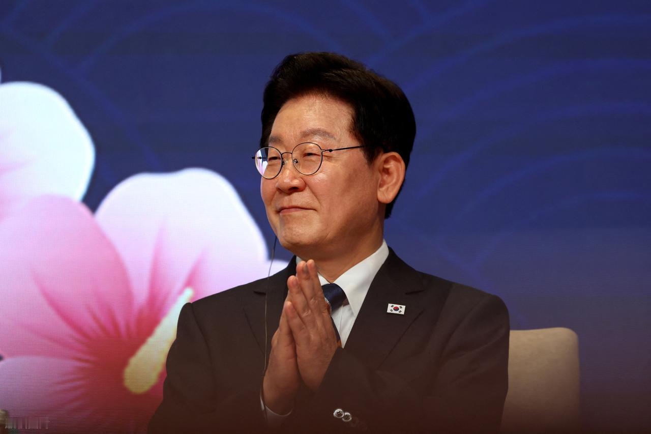 李在明还是心软了！4月28日，韩国前总统夫人金建希二审结果出来了，有期徒刑4年