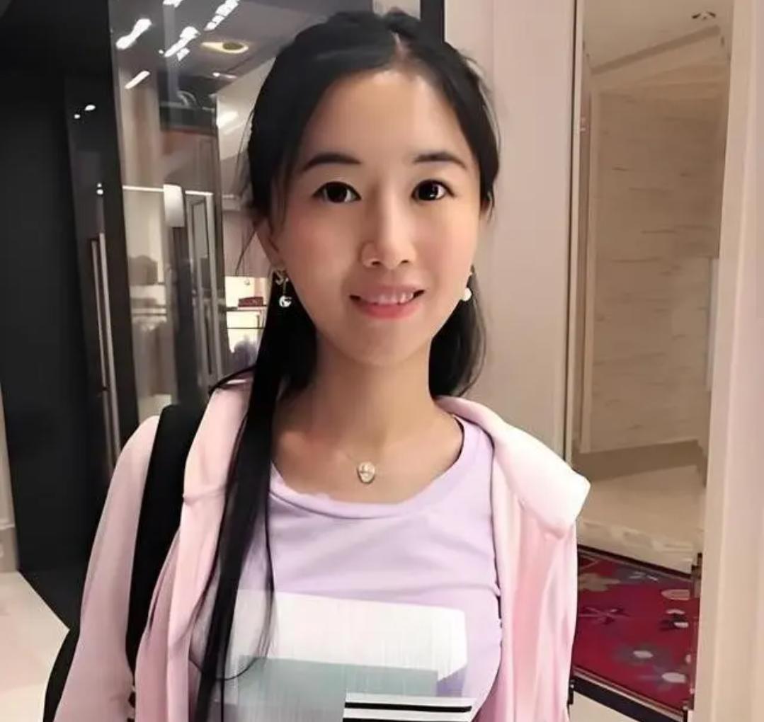曾经帮翟欣欣辩护的律师易胜华，他曾经公开表示过，他代理翟欣欣案件是无偿的，没有收