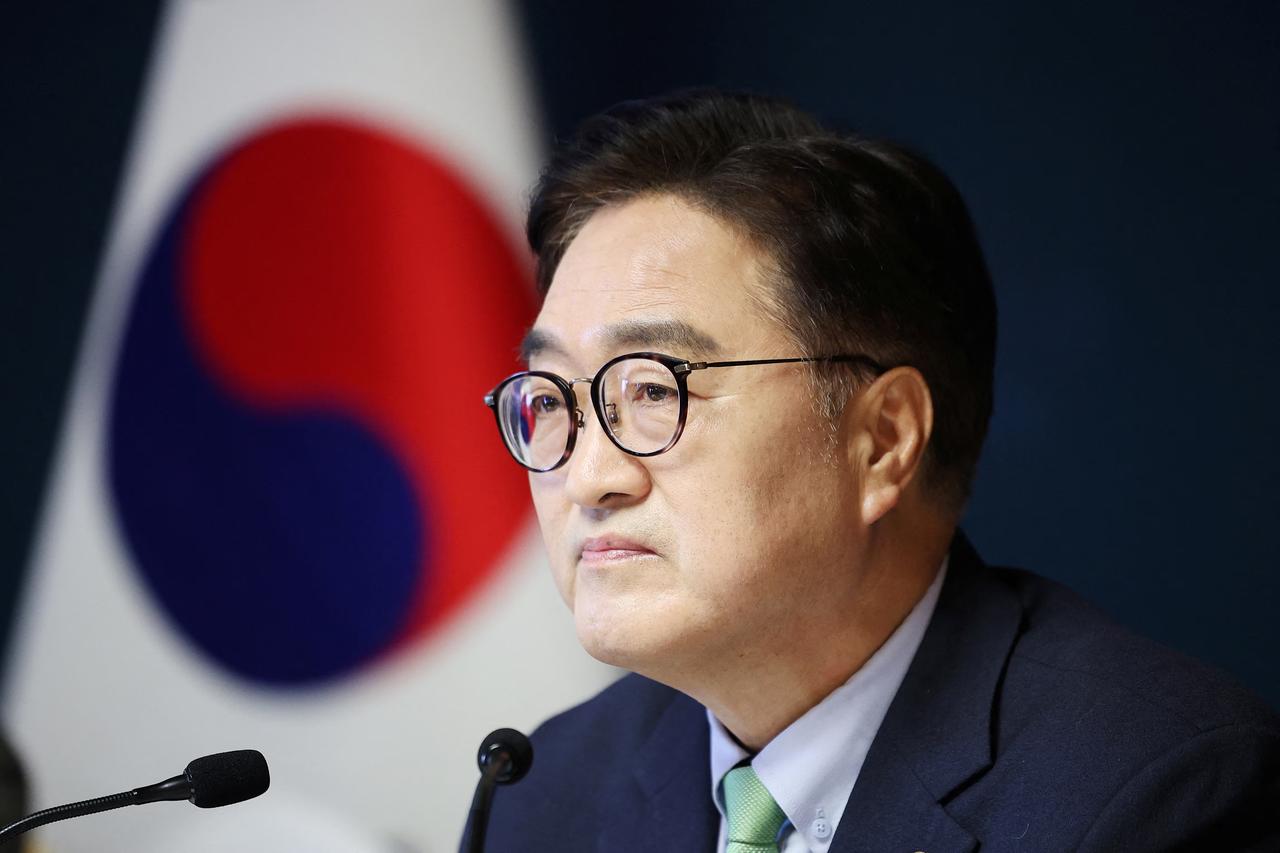 韩国高层终于见到金正恩，主动上前握手叙旧，金正恩的态度，让韩国人耿耿于怀。
