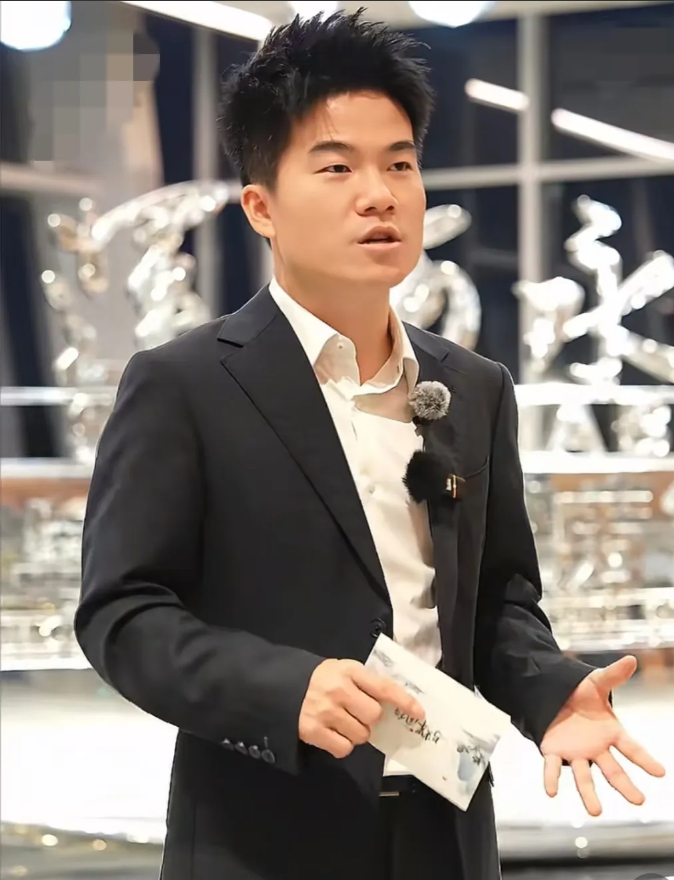 家人们“树欲静而风不止”董宇辉又双叒被网暴舆论裹挟了！这次在阅山河四川行