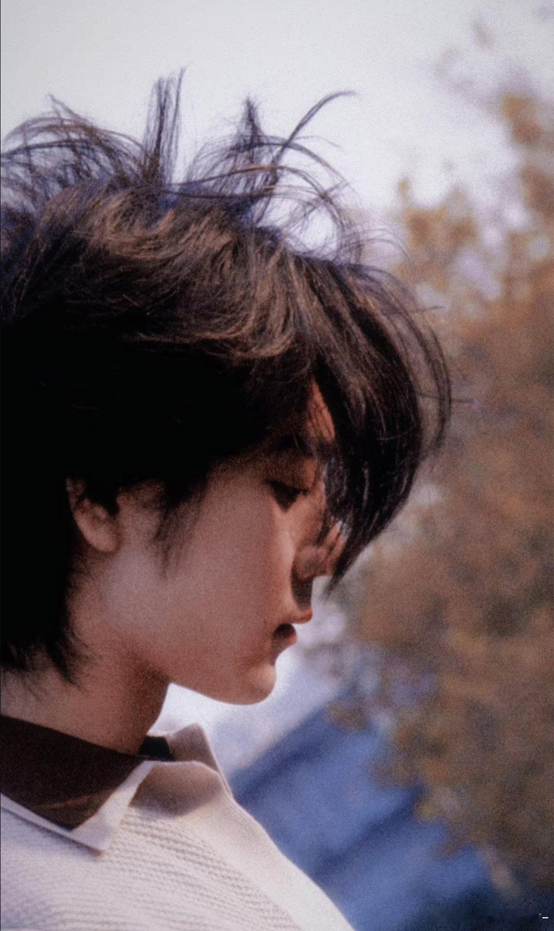 卧槽有人懂吗。。。肖战连头发丝都是美的