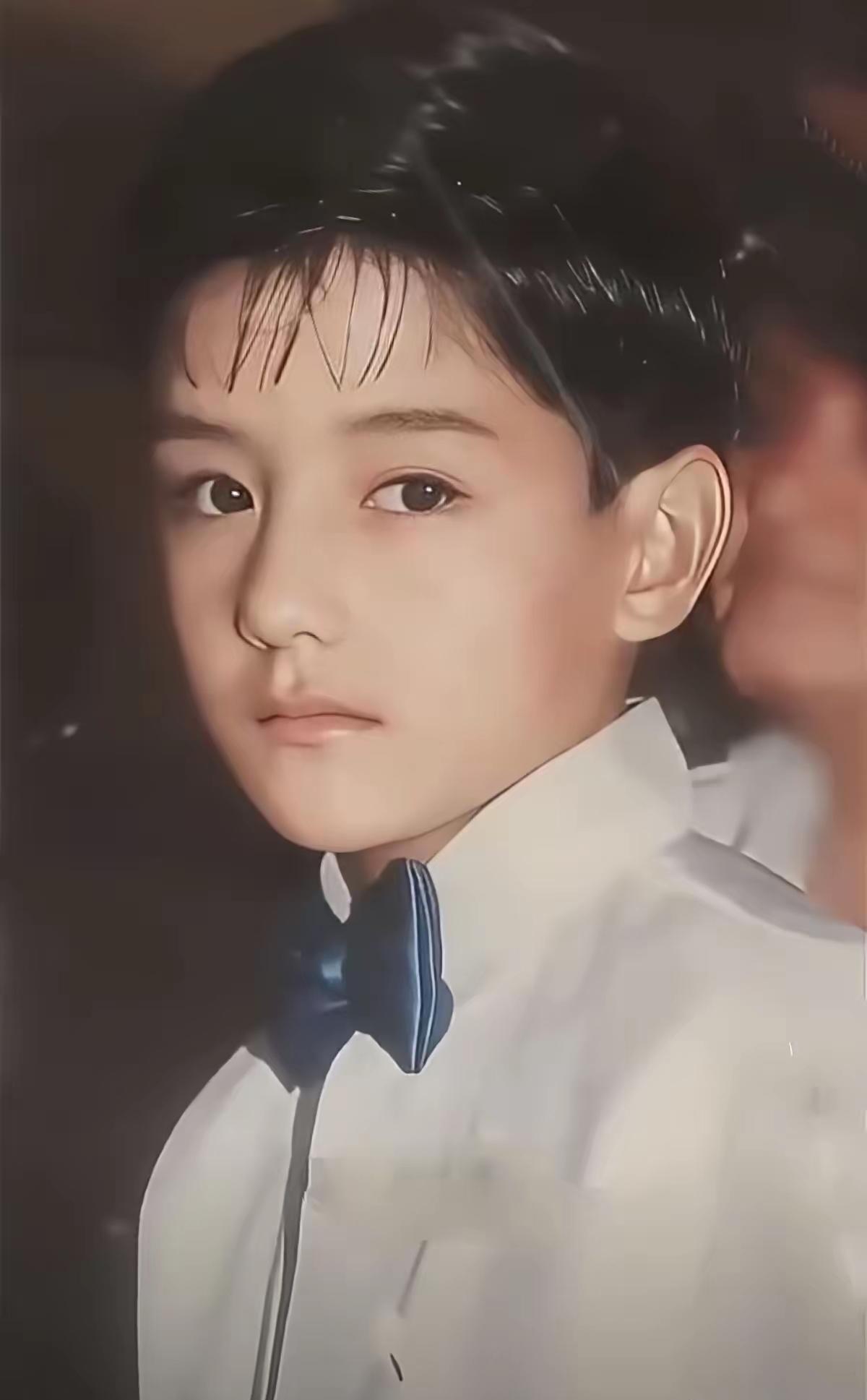 曾经这位小帅哥长大后成为，亚洲第一美男子，你有没有认出他是谁？