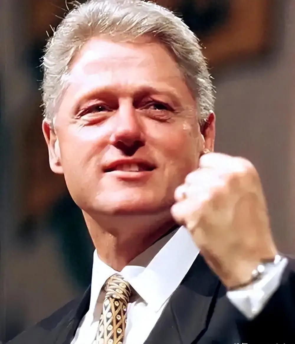 12月22日，一个看似普通的声明，却在社交媒体和新闻圈中引发了轩然大波。比尔·克