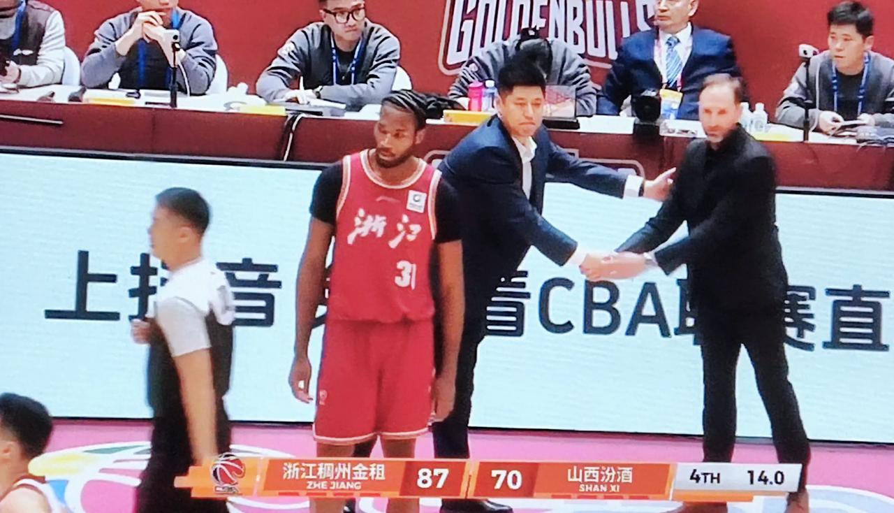 随着山西70-87客场大比分输浙江，目前10胜11负，还好还在十二名内。为什么