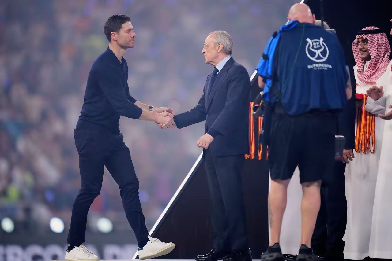 皇马老佛爷想造神，复制前场C罗，本泽马组合，奈何姆巴佩肯当C罗，而维尼修斯不肯当